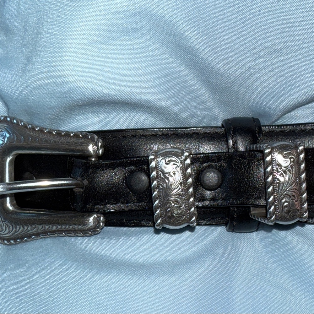 Elegant western Black Leather Belt with Silver Buckle - Picture 7 of 9